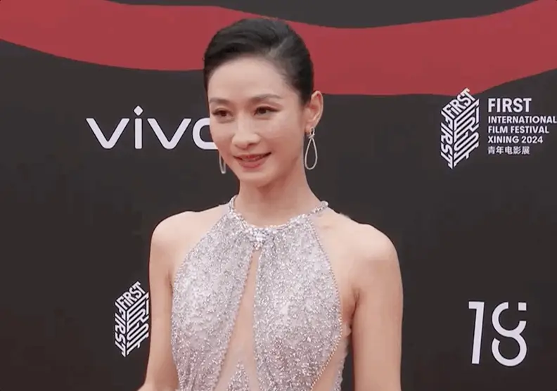 40岁陶昕然宣布结束10年婚姻，远离狗血剧情，现实中的安陵容也并不幸福