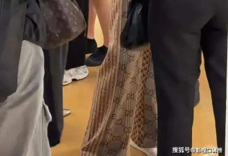 王岳伦与李湘带着女儿看展，王诗龄全程戴口罩...
