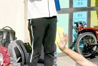 58岁黎明携家人露面，老婆长相不漂亮气质出众