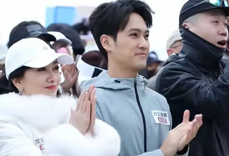 72岁赵雅芝跑马拉松，她穿羽绒服小儿子穿薄衫，远看像是姐弟俩