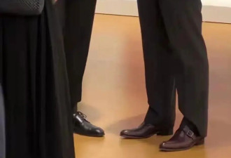 郭晶晶6岁女儿霍中怡，一边走路一边写笔记，认真模样像极了妈妈