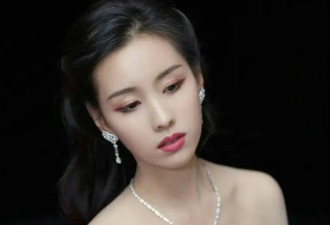 "庄寒雁"陈都灵写真露事业线!不是丰乳肥臀也撩人