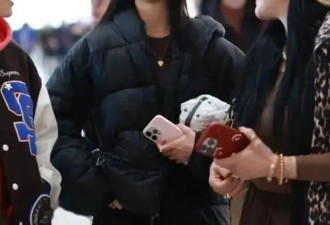 钟丽缇带三个女儿出行，母女四人颜值都好高，27岁大女儿最像妈妈