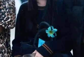 钟丽缇带三个女儿出行，母女四人颜值都好高，27岁大女儿最像妈妈