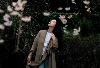 43岁范冰冰最新美照曝光，纱衣加牛仔裤嫩回20岁，连发丝都妩媚