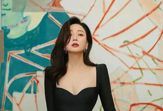45岁殷桃大秀腰臀比，身材堪比少女，你敢信她已经45岁了吗？