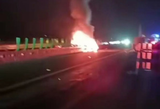 小米SU7高速上碰撞爆燃！客服称已赴现场协助调查
