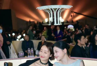 48岁梅婷减肥成功后尺度越来越大，“真空”穿露背裙，真不怕走光
