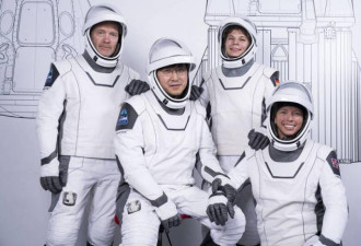 华裔富豪领军！ SpaceX首次载人南北极飞行