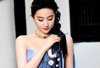 刘亦菲久违晒出最新美照，古典美与传统美相结合，妩媚又迷人