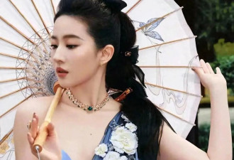 刘亦菲久违晒出最新美照，古典美与传统美相结合，妩媚又迷人