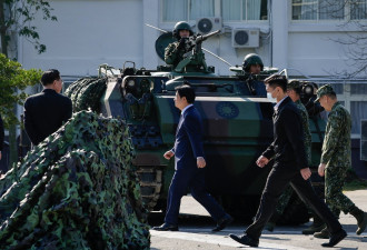 美防长才结束亚洲行 解放军就剑指美国