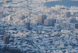 一栋别墅三万二，中国人杀向“日本版鹤岗”