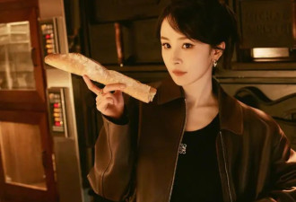 杨幂又美疯了！皮革战衣+黑裙气场全开，帅气、甜美、还显腿长