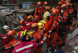 中国公民4死13伤 中国救援队救出被困125h男子