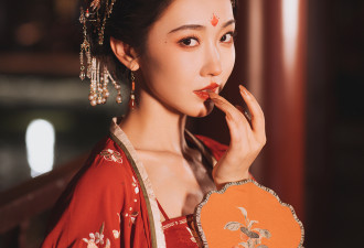 皇帝怕傻儿子不懂生小孩 派爱妃指导 结果尴尬了