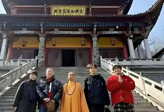 胡歌被曝已升级二胎爸爸!和家人去九华山祈福许愿