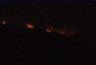 山西一地发生山火800人连夜扑救