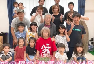轰动日网！妻子临死前喊来真人秀 得知她的真实目全家泪崩…