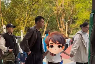 汪小菲带8岁儿子散步，他穿两件儿子穿短袖，湾湾网友却为他发声