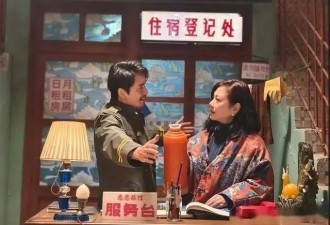 54岁陈松伶现身杭州，和老公同游西湖，皮肤松弛眼袋明显老了好多