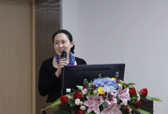 疫情吹哨人艾芬 右眼因误诊失明维权 社群帐号反被封