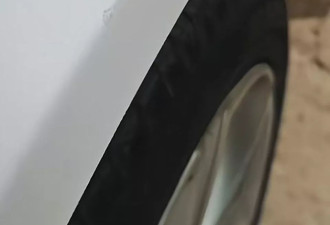 早餐车刮花140万豪车，车主只要对方赔15个鸡蛋饼
