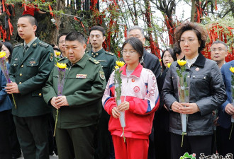 毛新宇祭祖放话：毛氏后人一定会清正廉洁