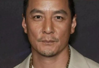 51岁吴彦祖现身旧金山，打扮好绅士，颜值大回春