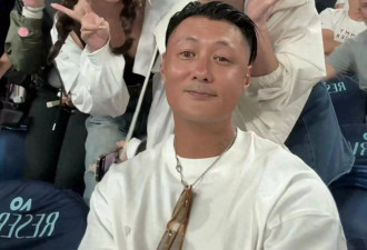 43岁余文乐在辽宁，眼凸嘴小，身上老人味好重