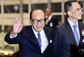 香港长和卖港口掀风波后 李嘉诚首次露面
