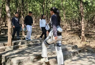 大批机器人涌入景区：登山神器、引流“社牛”...