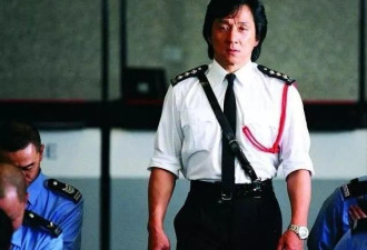 成龙今年手握4部电影待映，71岁的他图个啥？