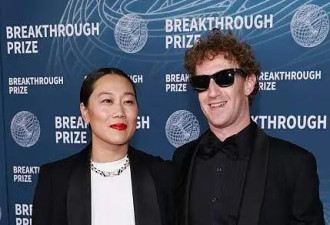 扎克伯格和华裔老婆走红毯了！40岁老婆西装配裙，涂大红唇好惊艳
