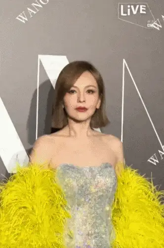 54岁的王琳，才是真的中年叛逆