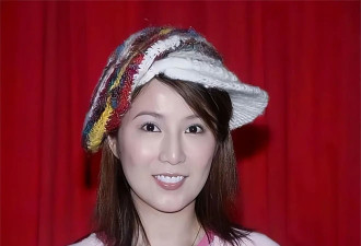 吴文忻进入癌症末期，两个女儿哭着为妈妈剃头，不舍亲吻妈妈