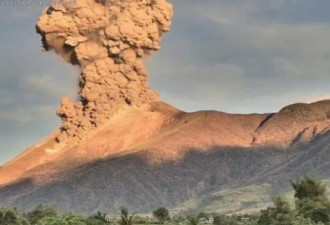 菲律宾火山喷发 火山灰直冲4000米