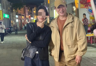 张颂文扔信风波首露脸！与好友晚上逛街被偶遇，大红色鞋子太抢眼