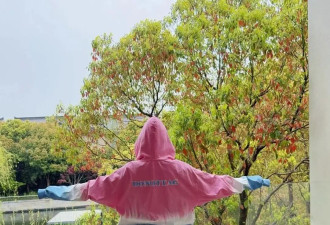 马伊琍大女儿晒与妹妹做蛋糕，10岁妹妹侧脸出镜，像马伊琍复刻版