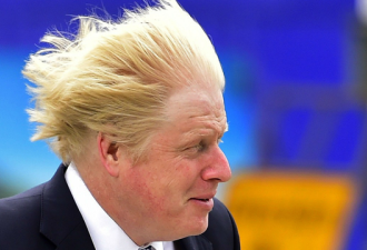 英前首相鲍里斯·约翰逊被袭击……对方是鸵鸟
