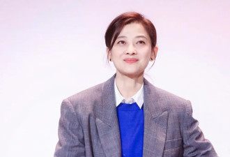 49岁梅婷未修照流出，穿西服端庄优雅，虽有皱纹仍遮不住气质魅力