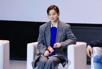 49岁梅婷未修照流出，穿西服端庄优雅，虽有皱纹仍遮不住气质魅力