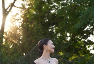 45岁高圆圆一袭黑裙气场直接拉满，这才是“成熟女性的天花板”！