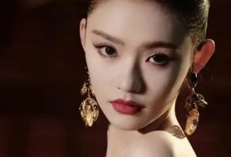 “美人鱼”林允写真露出事业线！肤白貌美大长腿性感火辣