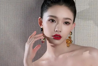 “美人鱼”林允写真露出事业线！肤白貌美大长腿性感火辣