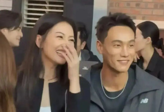 46岁高圆圆的魅力真大！穿吊带搭黑西装和小鲜肉贴脸密聊，生图状态容光焕发似少女！