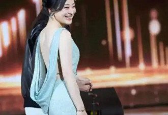 50岁的梅婷气质真好！穿露背裙不仅不低俗，反而有种内敛的华贵感