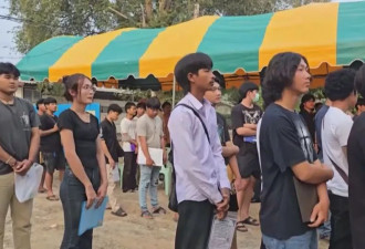 泰国“女孩”接受征兵体检，变成什么样都得报到