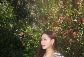 小S二女儿性感旅行照，在镜头里不停灿笑