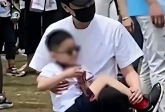 比复婚更体面,冯绍峰带儿看病赵丽颖罕见同框...